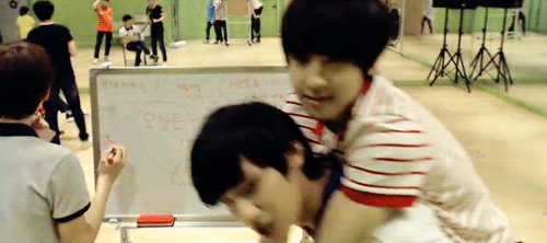 http://pa1.narvii.com/5814/dae6b62a94cc97b9deaef86adb93e6e8e2bbf631_hq.gif