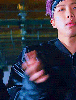 a30486c4f357a580816ff0f62d917409b0cc812d_hq.gif