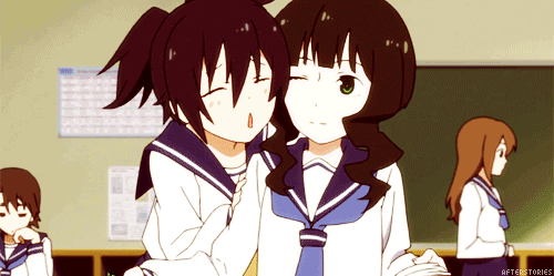 Resultado de imagen para gif de chicas de anime sonrojadas sonriendo y tomadas de la mano