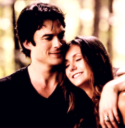 elena e damon ficam juntos