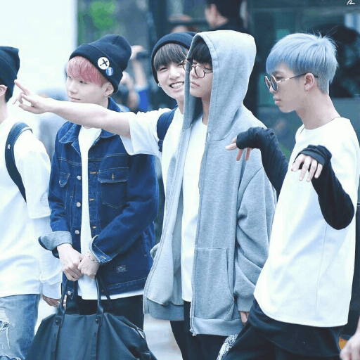 BTS Street Style Pt. 1 👕👖👟⌚🎒 | K-Pop Amino