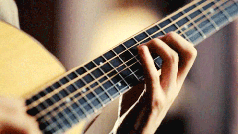 GIFs Ações - Tocando violão 】 | GIFs™ Amino