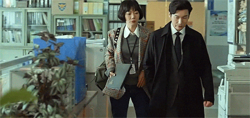 Resultado de imagem para k drama stranger bae doona gifs