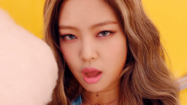 JENNIE AS IF IT'S YOUR LAST GIFs | BLINK (블링크) Amino