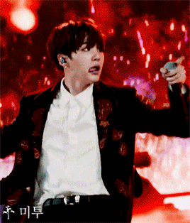 i have nothing to post so have some high quality suga gifs ¯\_(ツ ...