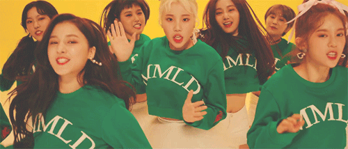 ❁ ; GIFs - Bboom Bboom Momoland | GIFs™ Amino