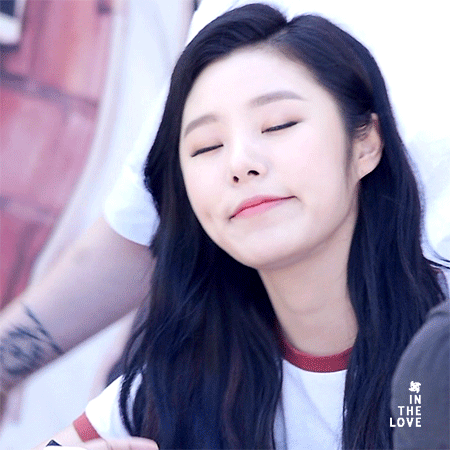 Hhjjkkk i&#39;d gladly pay money to even just touch Wheein&#39;s dimple. | K-Pop  Amino