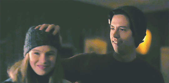 Riverdale Fall Finale Sneak Peek Meet Gladys Jellybean Jones Photos Tv Insider